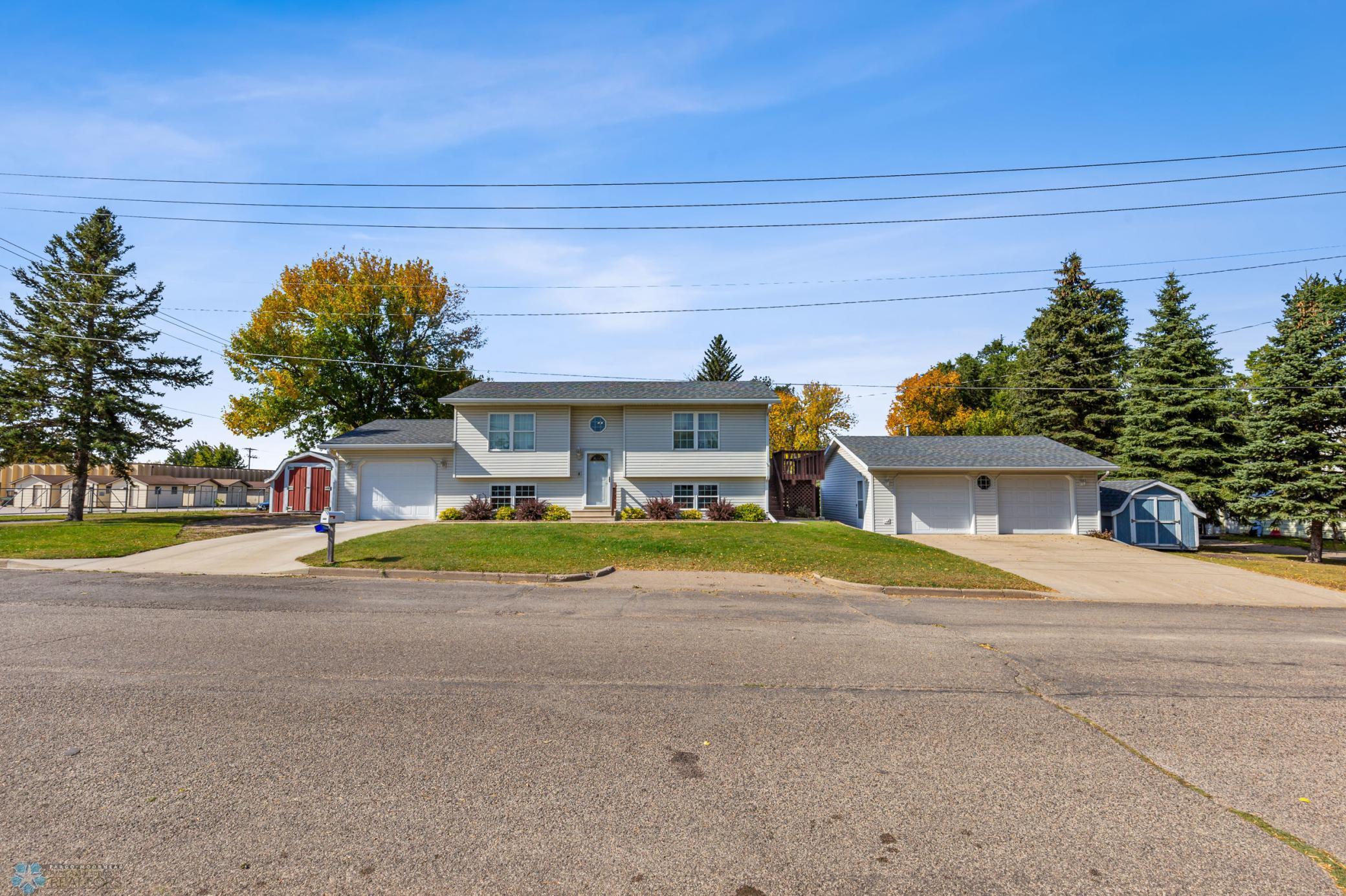 8th Ave, Valley City, ND 58072