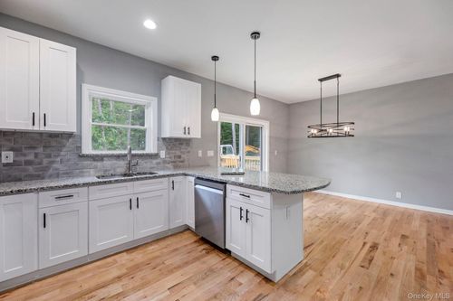 7 Gretna Park Rd, Pleasant Valley, NY, 12569-6959 | Card Image