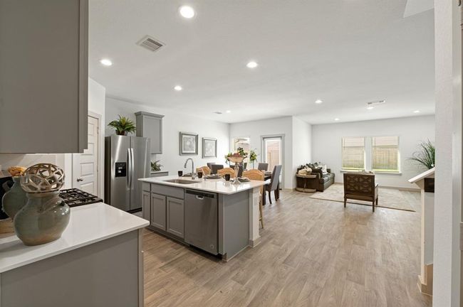 31 Desert Spring Ln, House other with 4 bedrooms, 3 bathrooms and null parking in Manvel TX | Image 6
