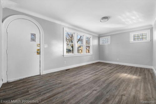 638 Raskob Street, Pontiac, MI, 48340 | Card Image