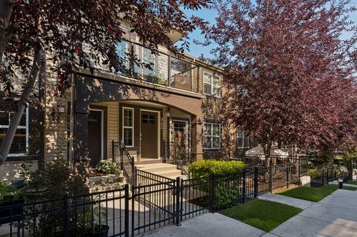 945 Mckenzie Towne Manor Se, Calgary, AB, T2Z1E1 | Card Image