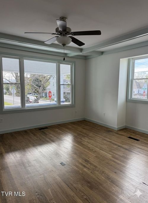 600 Moore St, Bristol, VA, 24201-4218 | Card Image