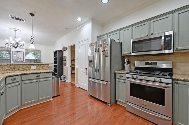 2041 Desco Dr, House other with 3 bedrooms, 2 bathrooms and 2 parking in Austin TX | Image 14