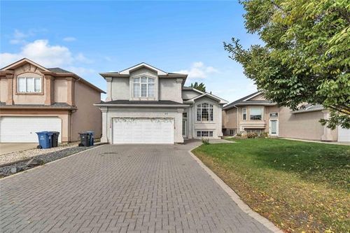 40 Courland Bay, Winnipeg, MB, R2P2X1 | Card Image