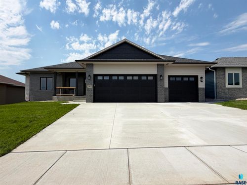 2901 S Dunraven Ave, Sioux Falls, SD, 57110-7160 | Card Image