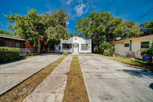 829 Nw 56th St, Miami, FL, 33127-1439 | Card Image
