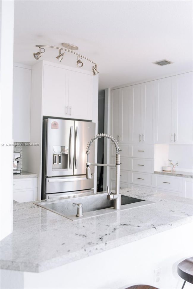 10919 Nw 67 Th Ter, House other with 4 bedrooms, 3 bathrooms and null parking in Doral FL | Image 19