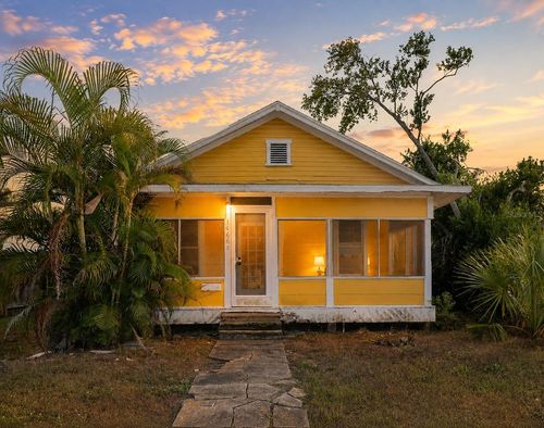 1466 30th Ave N, St Petersburg, FL, 33704-1935 | Card Image