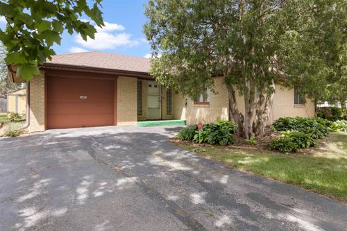 1601 River Bluff Blvd, Rockford, IL, 61103-2055 | Card Image