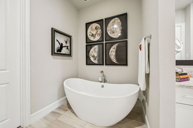 14932 Oak St, Townhouse with 3 bedrooms, 4 bathrooms and null parking in Addison TX | Image 23