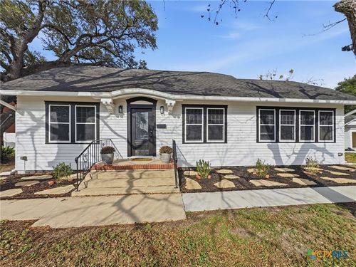 208 W Goodwin Ave, Victoria, TX, 77901-6418 | Card Image