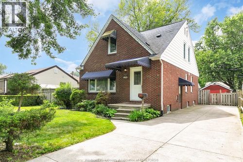 3736 Vaughan St, Windsor, ON, N9C1Z5 | Card Image