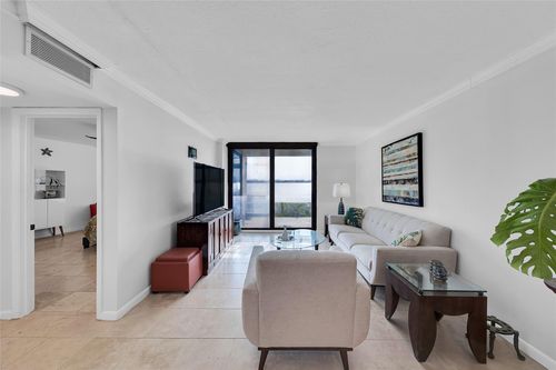 apt-105-111 Lake Emerald Dr, Oakland Park, FL, 33309-6211 | Card Image