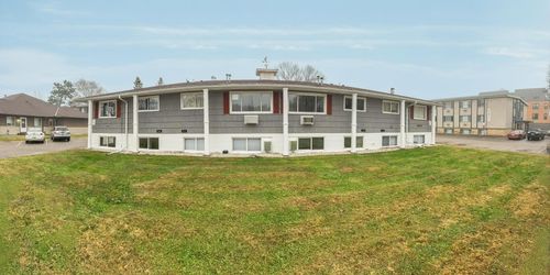 8963 Syndicate Ave, Circle Pines, MN, 55014-3757 | Card Image