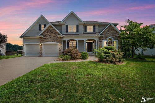 8258 Twin Creek Cir, Temperance, MI, 48182-8202 | Card Image