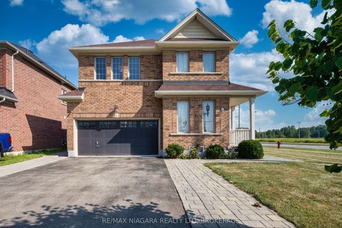 8285 Elderberry Dr, Niagara Falls, ON, L2H0K6 | Card Image