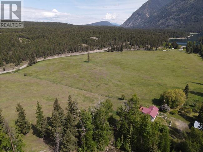 5888 Lazy Lake Rd, Home with 4 bedrooms, 2 bathrooms and null parking in Wasa BC | Image 14