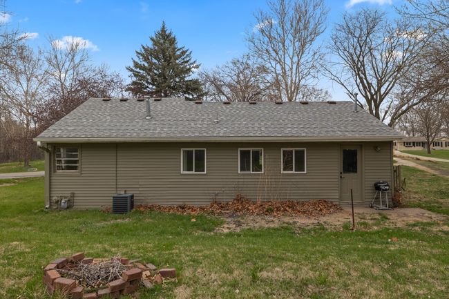900 Circle Dr, Home with 3 bedrooms, 1 bathrooms and null parking in Carlisle IA | Image 12