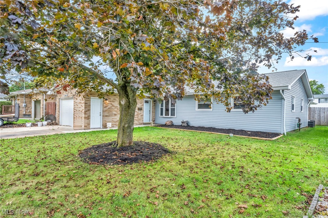 Windsor Dr, Elyria, OH 44035