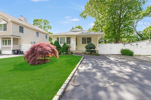 30 Paul Dr, Mastic, NY, 11950-1912 | Card Image