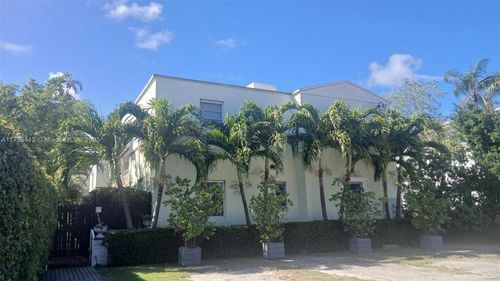 apt-4-2830 Pine Tree Dr, Miami Beach, FL, 33140-4351 | Card Image