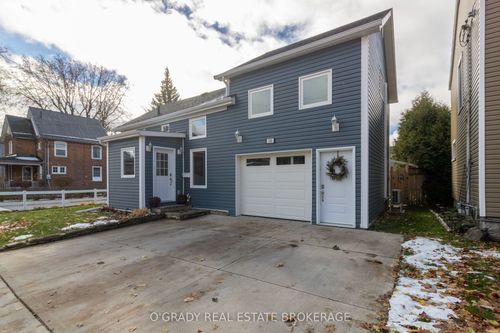 {{alt}} | Card Image