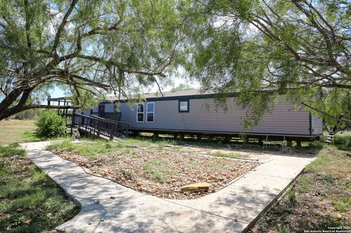 200 County Road 2662, Devine, TX, 78016-5239 | Card Image