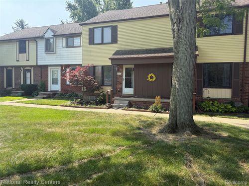 8416 Hickory Dr, Sterling Heights, MI, 48312-4710 | Card Image