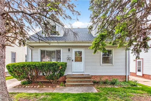 4462 S Hills Dr, Cleveland, OH, 44109-4479 | Card Image