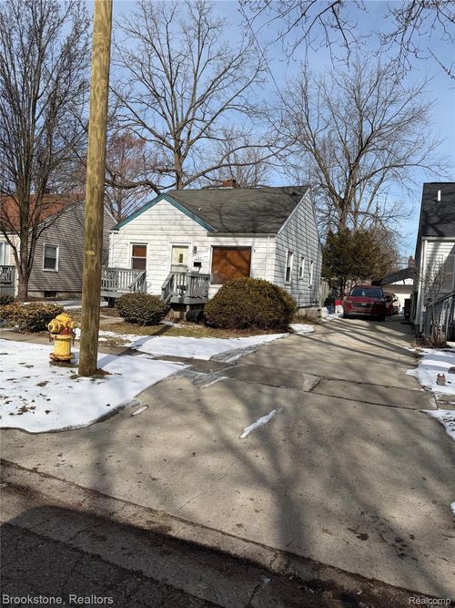 647 E Mansfield Ave, Pontiac, MI, 48340-2947 | Card Image