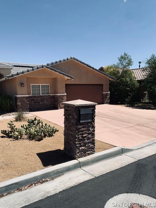 72400 Cactus Dr, Palm Desert, CA, 92260-2765 | Card Image