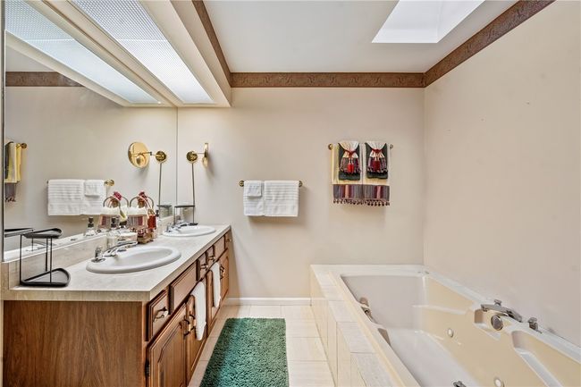 Double vanity, Skylight above soaking tub | Image 16