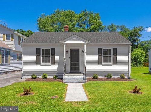 216 Walnut St, Berryville, VA, 22611-1054 | Card Image
