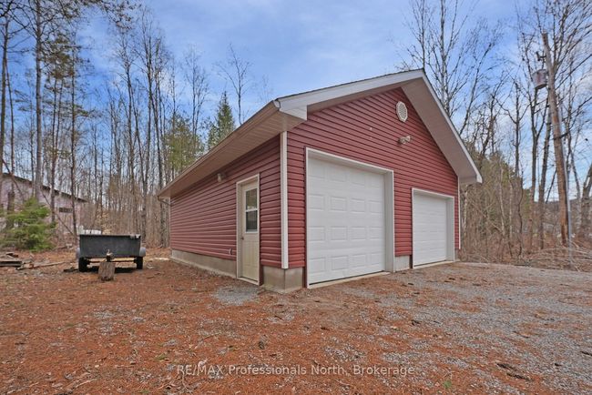 1055 Dark Lake Rd, House other with 3 bedrooms, 2 bathrooms and 6 parking in Haliburton ON | Image 8