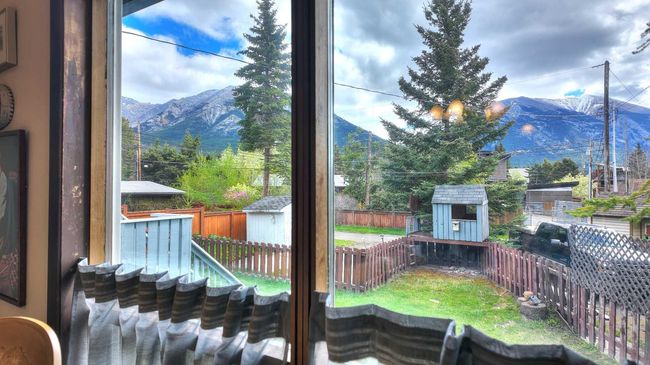 1001 9 Avenue, House other with 4 bedrooms, 2 bathrooms and 4 parking in Canmore AB | Image 11