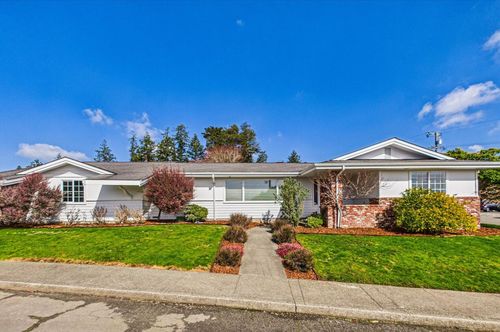 2001 Cypress Loop, Fortuna, CA, 95540 | Card Image