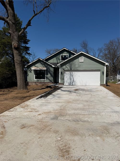309 W Pecan St, Coweta, OK, 74429-2179 | Card Image