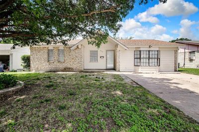 613 Newton Drive, House other with 4 bedrooms, 1 bathrooms and null parking in Burleson TX | Image 1