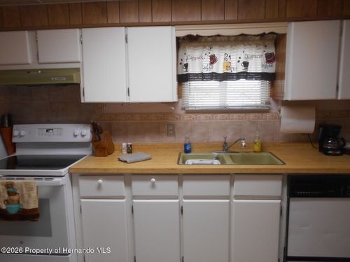 8449 Central Ave, BROOKSVILLE, FL, 34613-5020 | Card Image