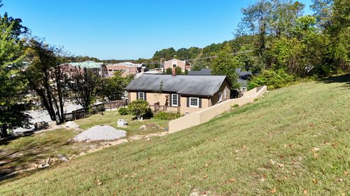 105 Oakley Street, London, KY, 40741 | Card Image