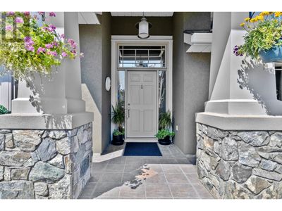 3945 Gallaghers Cir, House other with 3 bedrooms, 3 bathrooms and 2 parking in Kelowna BC | Image 3