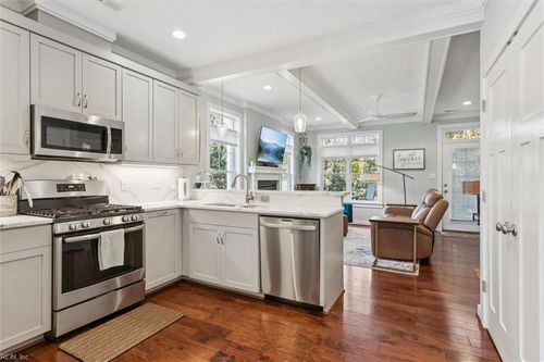 32 Village Park Ln, Poquoson, VA, 23662-1589 | Card Image