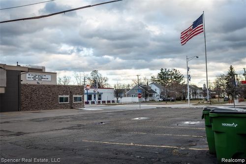 3490 12 Mile Rd, Berkley, MI, 48072-1346 | Card Image
