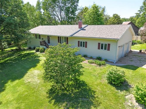 2 Hickory Lane, Carlinville, IL, 62626 | Card Image