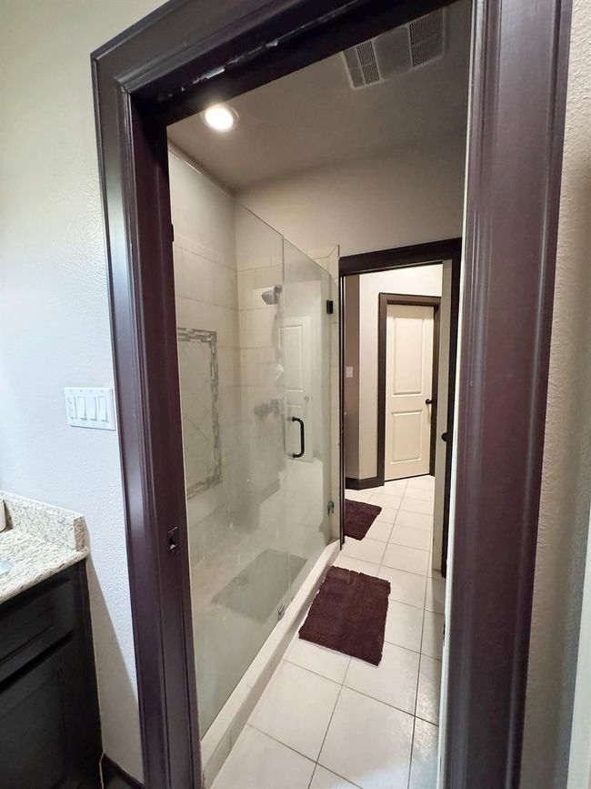 Jack n Jill Walk in shower | Image 16