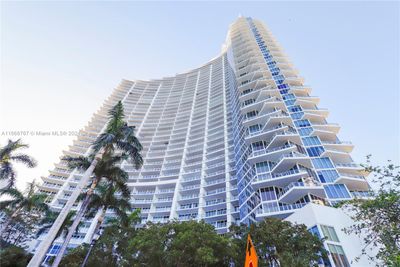 3006 - 2020 N Bayshore Dr, Condo with 2 bedrooms, 2 bathrooms and null parking in Miami FL | Image 3