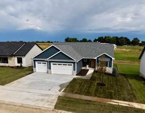 9 Viola Dr, Leclaire, IA, 52753-9784 | Card Image
