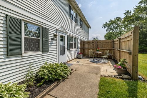 4210 Dennis Ln, Brunswick, OH, 44212-2906 | Card Image