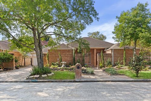 11611 Aspenway Dr, Houston, TX, 77070-2822 | Card Image