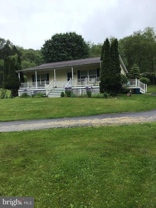 5930 Glen Rd, Coopersburg, PA, 18036-9137 | Card Image